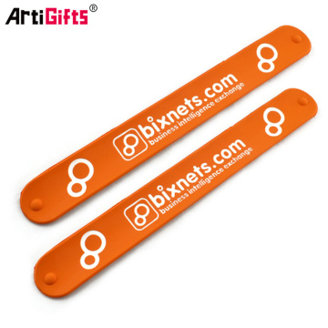 Pulseira de tapa barato de borracha de silicone personalizado